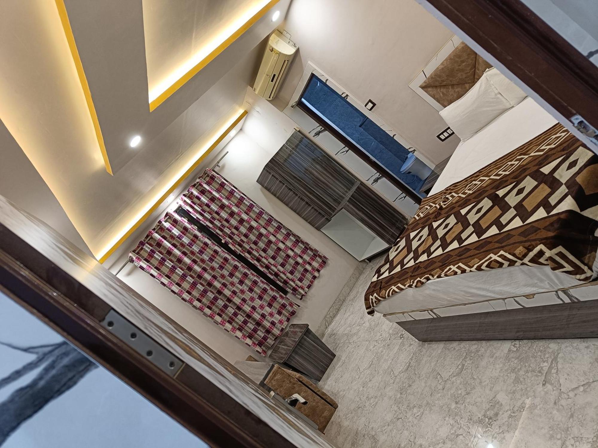 Pragya International Hotel Benares Buitenkant foto
