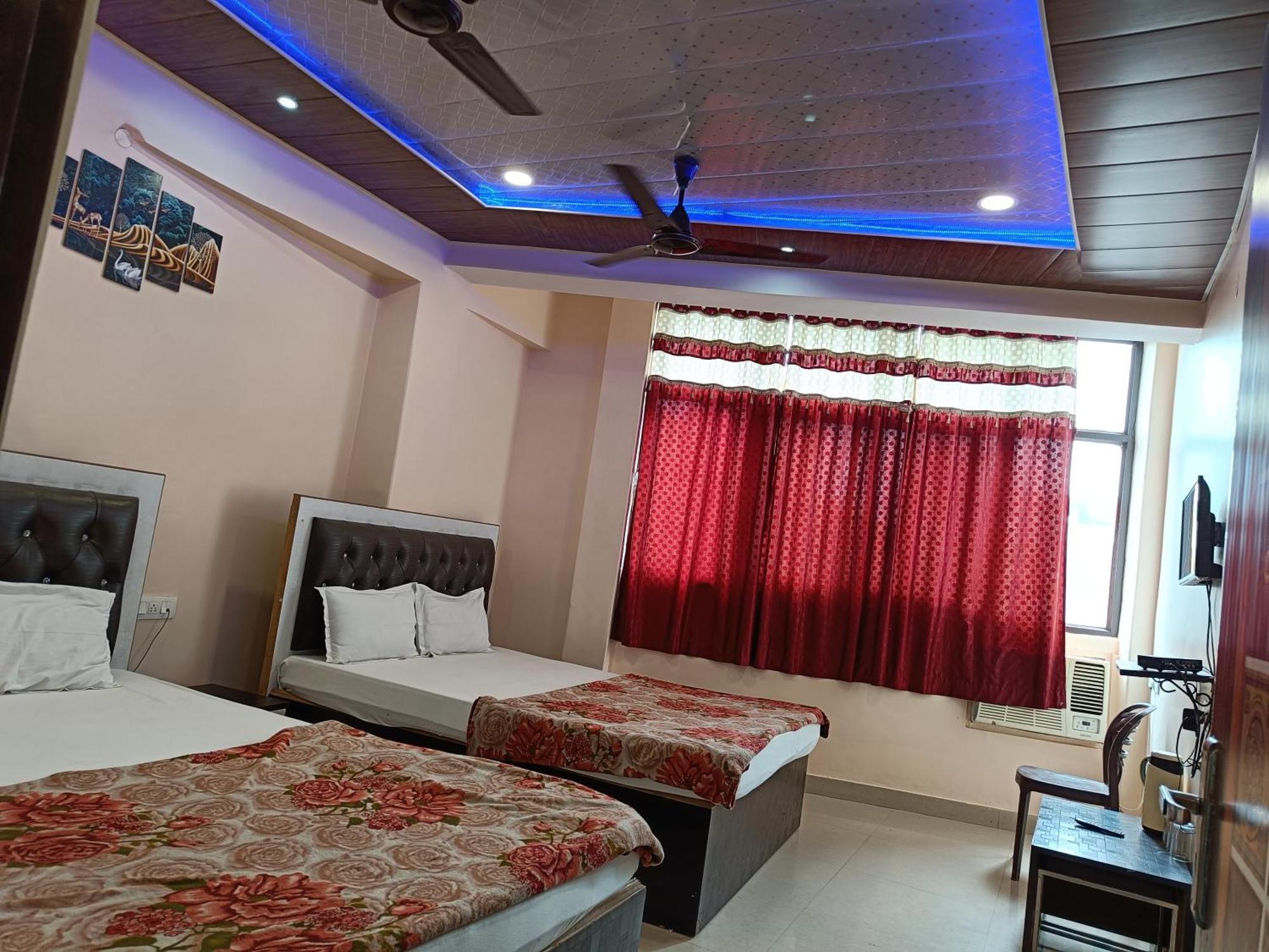 Pragya International Hotel Benares Buitenkant foto
