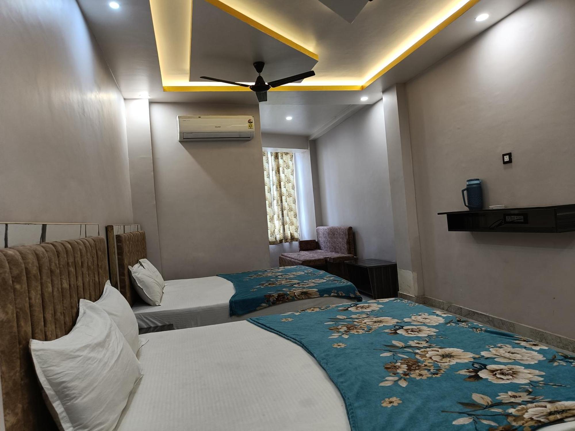 Pragya International Hotel Benares Buitenkant foto
